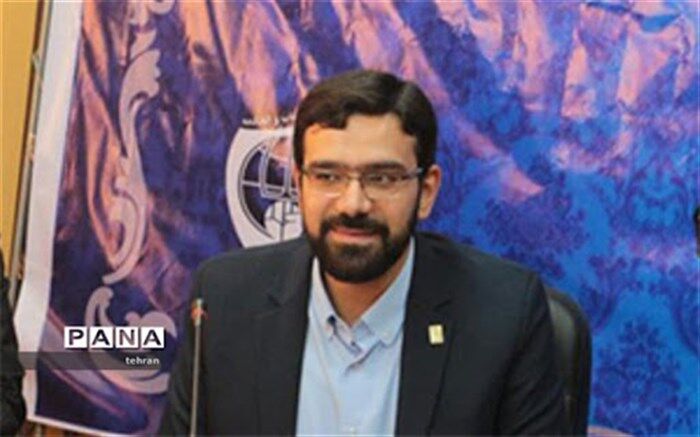 صمیمی: برپایی نمایشگاه های مدرسه انقلاب  باید  موجب پژوهشگر شدن دانش آموزان شود