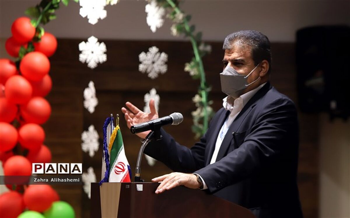 فولادوند: زنان نقش تعلیم و تربیت نیروى انسانى جامعه را بر عهده دارند