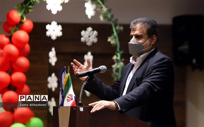 فولادوند: زنان نقش تعلیم و تربیت نیروى انسانى جامعه را بر عهده دارند