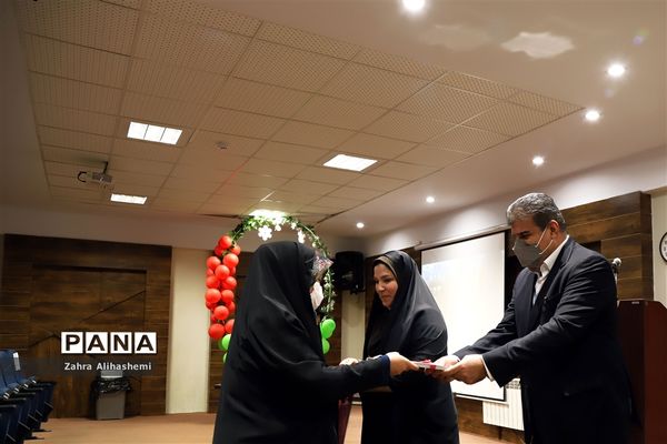 تجلیل از مشاوران امور بانوان مناطق شهر تهران