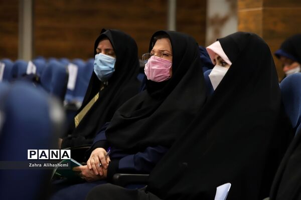 تجلیل از مشاوران امور بانوان مناطق شهر تهران