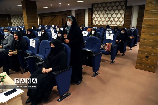تجلیل از مشاوران امور بانوان مناطق شهر تهران