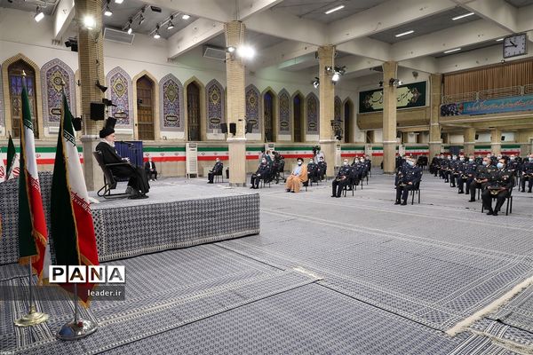 دیدار جمعی از فرماندهان نیروی هوایی و نیروی پدافند هوایی ارتش با رهبر انقلاب