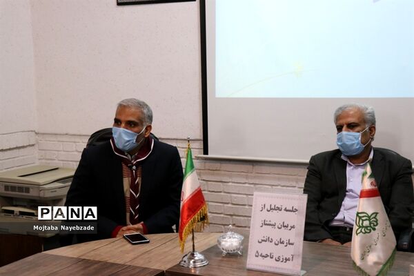 مراسم تجلیل از مربیان پیشتاز سازمان دانش‌آموزی ناحیه 5 مشهد