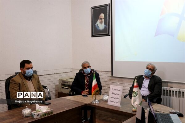 مراسم تجلیل از مربیان پیشتاز سازمان دانش‌آموزی ناحیه 5 مشهد