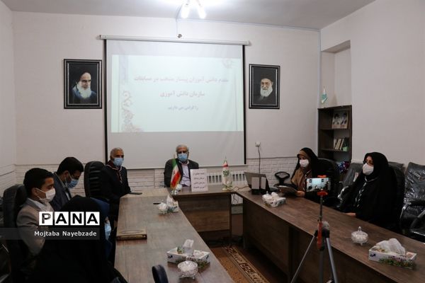 مراسم تجلیل از مربیان پیشتاز سازمان دانش‌آموزی ناحیه 5 مشهد