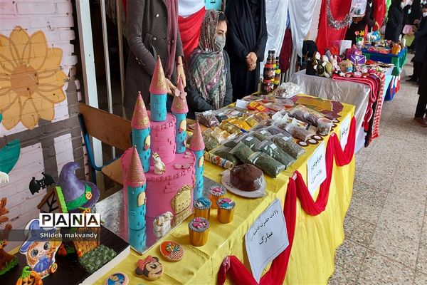 برگزاری نمایشگاه حجاب وعفاف  وهنرهای دستی درهنرستان طوبی شهرستان حمیدیه