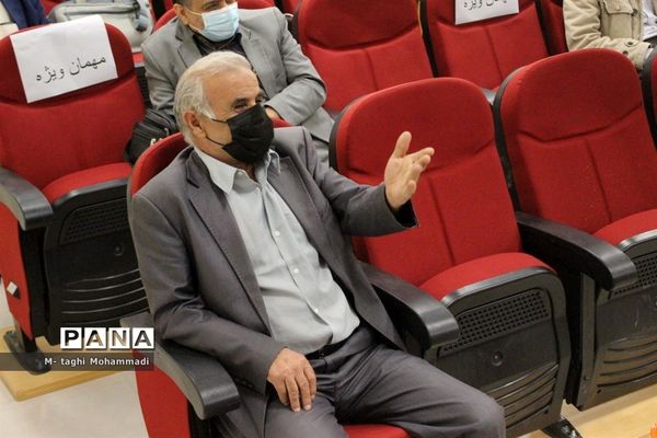 مراسم رونمایی از کتاب هزار نگار در بوشهر