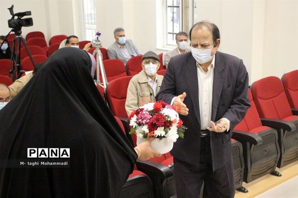 مراسم رونمایی از کتاب هزار نگار در بوشهر