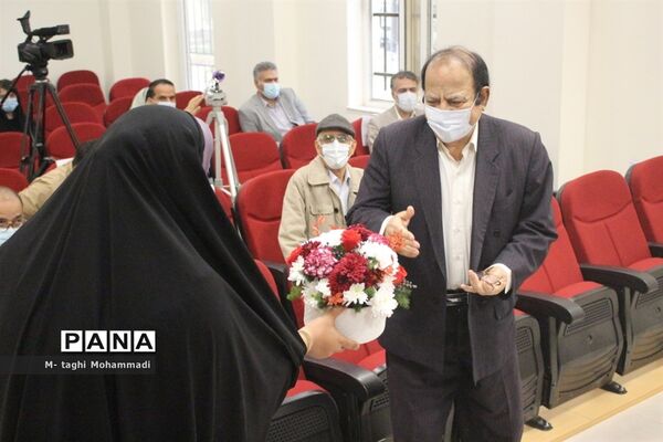 مراسم رونمایی از کتاب هزار نگار در بوشهر