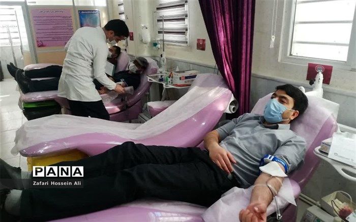 اهدای خون توسط جمعی از فعالان قرآنی در شیروان