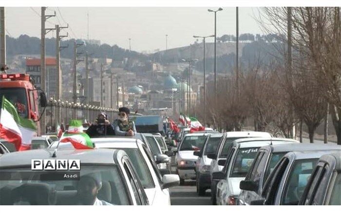 حضور پرشور دانش‌آموزان و فرهنگیان در راهپیمایی خودرویی پیشوا