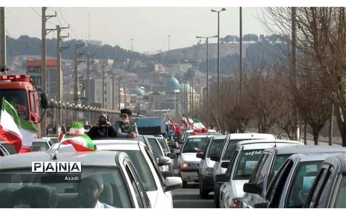 حضور پرشور دانش‌آموزان و فرهنگیان در راهپیمایی خودرویی پیشوا