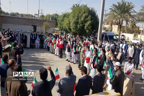 رژه موتورسواران و خودروها به مناسبت دهه فجر در ایرانشهر