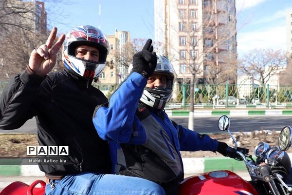 رژه خودرویی یوم الله ۲۲ بهمن در آذربایجان شرقی