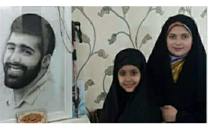 دیدار نماینده دانش‌آموزان مدرسه کوثر جوادآباد با خانواده شهید ثامنی‌راد