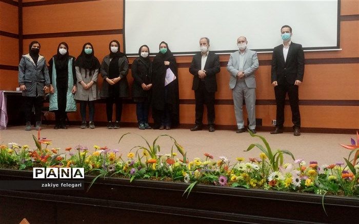 تجلیل از  دانش‌آموزان  برتر ناحیه دو بهارستان درمسابقات قرآن، عترت،نماز و فرهنگی هنری