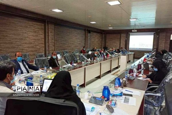 کارگاه هم اندیشی برنامه عملیاتی سالانه تعالی مدیریت مدرسه در دلوار