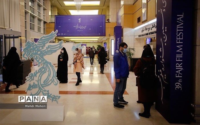 سیمرغ بهترین طراحی صحنه به  «سهیل دانش اشراقی» برای  «روزی روزگاری آبادان» اهدا شد