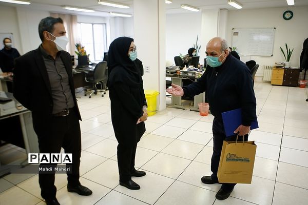تقدیر از تاکسیران امانتدار در خبرگزاری پانا