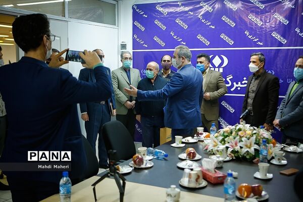 تقدیر از تاکسیران امانتدار در خبرگزاری پانا