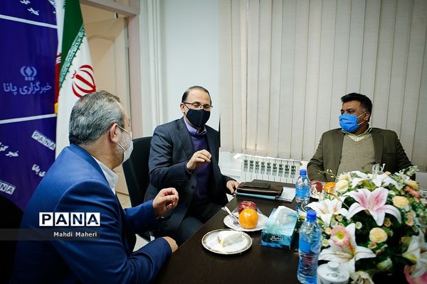 تقدیر از تاکسیران امانتدار در خبرگزاری پانا