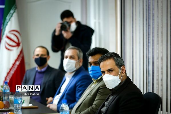 تقدیر از تاکسیران امانتدار در خبرگزاری پانا