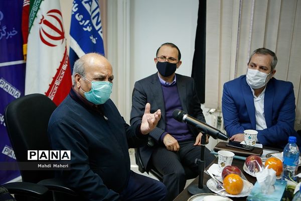 تقدیر از تاکسیران امانتدار در خبرگزاری پانا