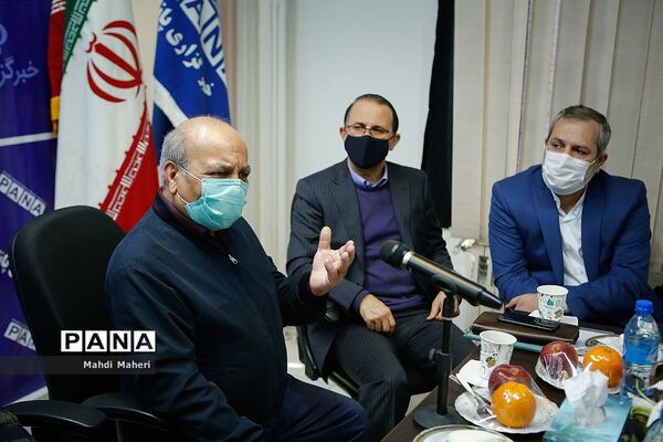 تقدیر از تاکسیران امانتدار در خبرگزاری پانا