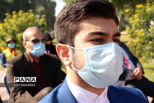 غبار روبی مزار شهدای گمنام اهواز به‌مناسبت دهه فجر