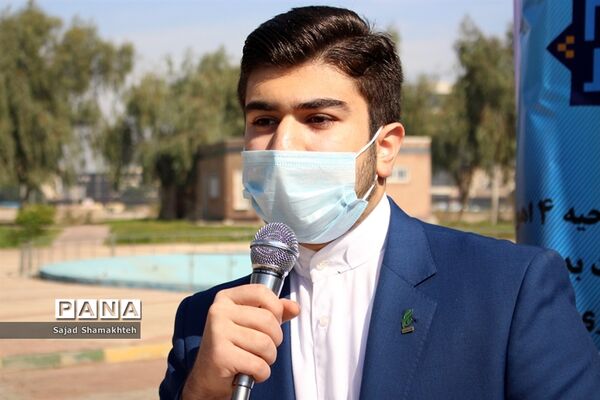 غبار روبی مزار شهدای گمنام اهواز به‌مناسبت دهه فجر