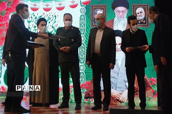 برپایی جشن پیروزی انقلاب اسلامی در کانون سمیه ناحیه یک شهرری