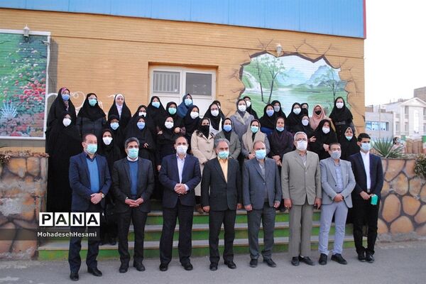 تقدیر از  کارکنان  دبیرستان نمونه کاشی نیلوفر شهرستان بیرجند