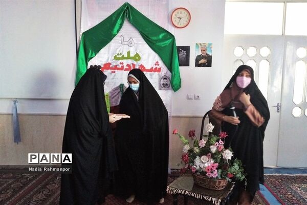 برگزاری مراسم گرامیداشت  دهه فجردر دبیرستان عبدالعلی بیرجندی
