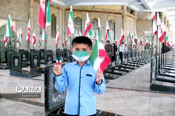 راهپیمایی خودرویی 22 بهمن درشهرستان نی ریز