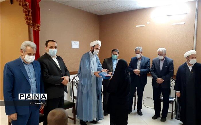 اهدای 30 دستگاه تبلت به دانش آموزان بی بضاعت شهرستان کلات