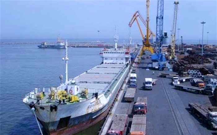 تخلیه بار کالای کیسه‌ای روزانه در بندر چابهار به 4200 تن افزایش یافت