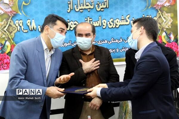 تجلیل از منتخبان حوزه پرورشی و مربیان پیشتاز در محمودآباد