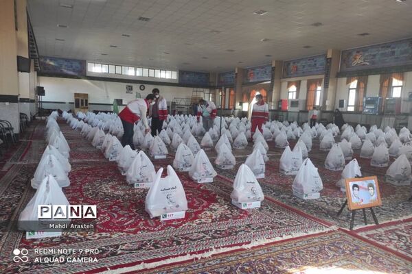 تهیه و توزیع بسته های معیشتی بین نیازمندان شهرستان خوسف استان خراسان جنوبی