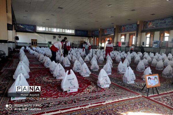 تهیه و توزیع بسته های معیشتی بین نیازمندان شهرستان خوسف استان خراسان جنوبی