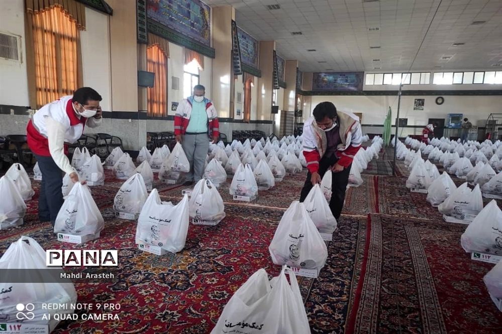 تهیه و توزیع بسته های معیشتی بین نیازمندان شهرستان خوسف استان خراسان جنوبی