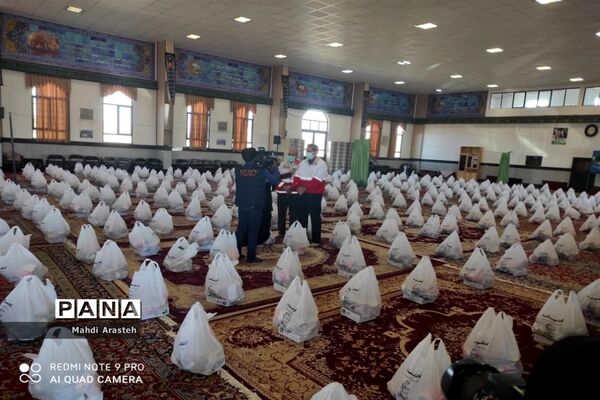 تهیه و توزیع بسته های معیشتی بین نیازمندان شهرستان خوسف استان خراسان جنوبی