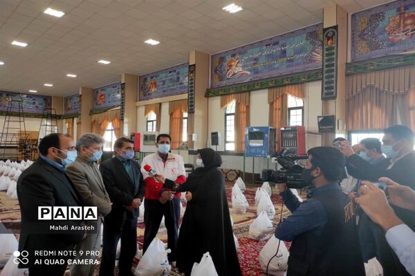 تهیه و توزیع بسته های معیشتی بین نیازمندان شهرستان خوسف استان خراسان جنوبی