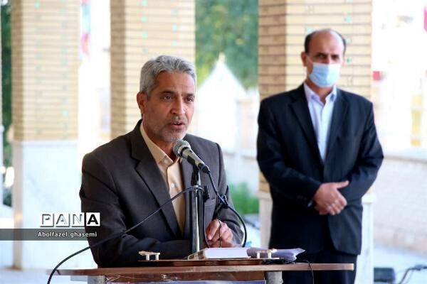 رونمایی از کتاب استاد حیدر عرفان در دشتستان