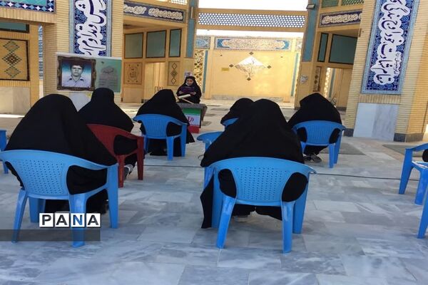 طرح لاله‌های روشن در دبیرستان شهیده روحی ابرکوه
