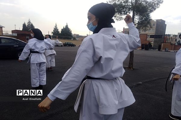 آیین افتتاح زمین چمن مدرسه  شهید محسن فخری زاده در شهریار