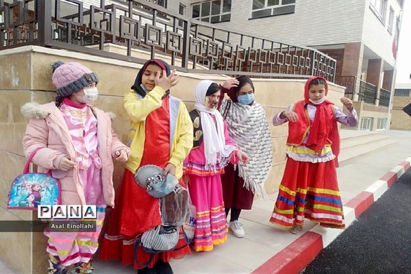 آیین افتتاح زمین چمن مدرسه  شهید محسن فخری زاده در شهریار