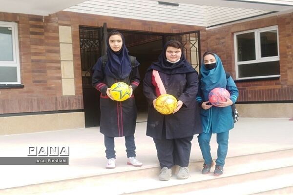 آیین افتتاح زمین چمن مدرسه  شهید محسن فخری زاده در شهریار