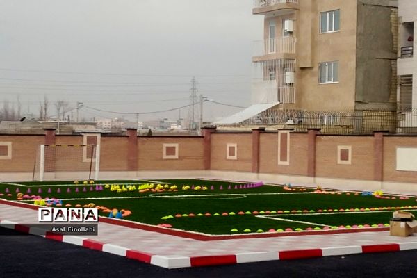 آیین افتتاح زمین چمن مدرسه  شهید محسن فخری زاده در شهریار