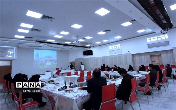 تجلیل از پژوهش‌سرای دانش آموزی شهید چمران و دبیرخانه راهبری کشوری  زبان و ادبیات فارسی